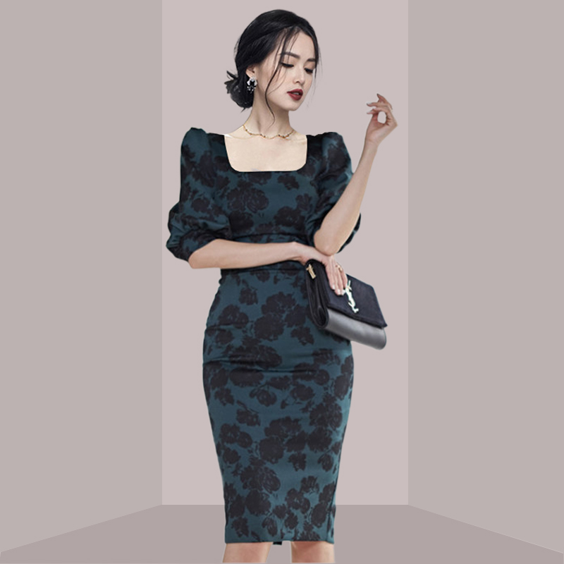 Midi Skirt Floral - Gaun midi bermotif bunga yang elegan